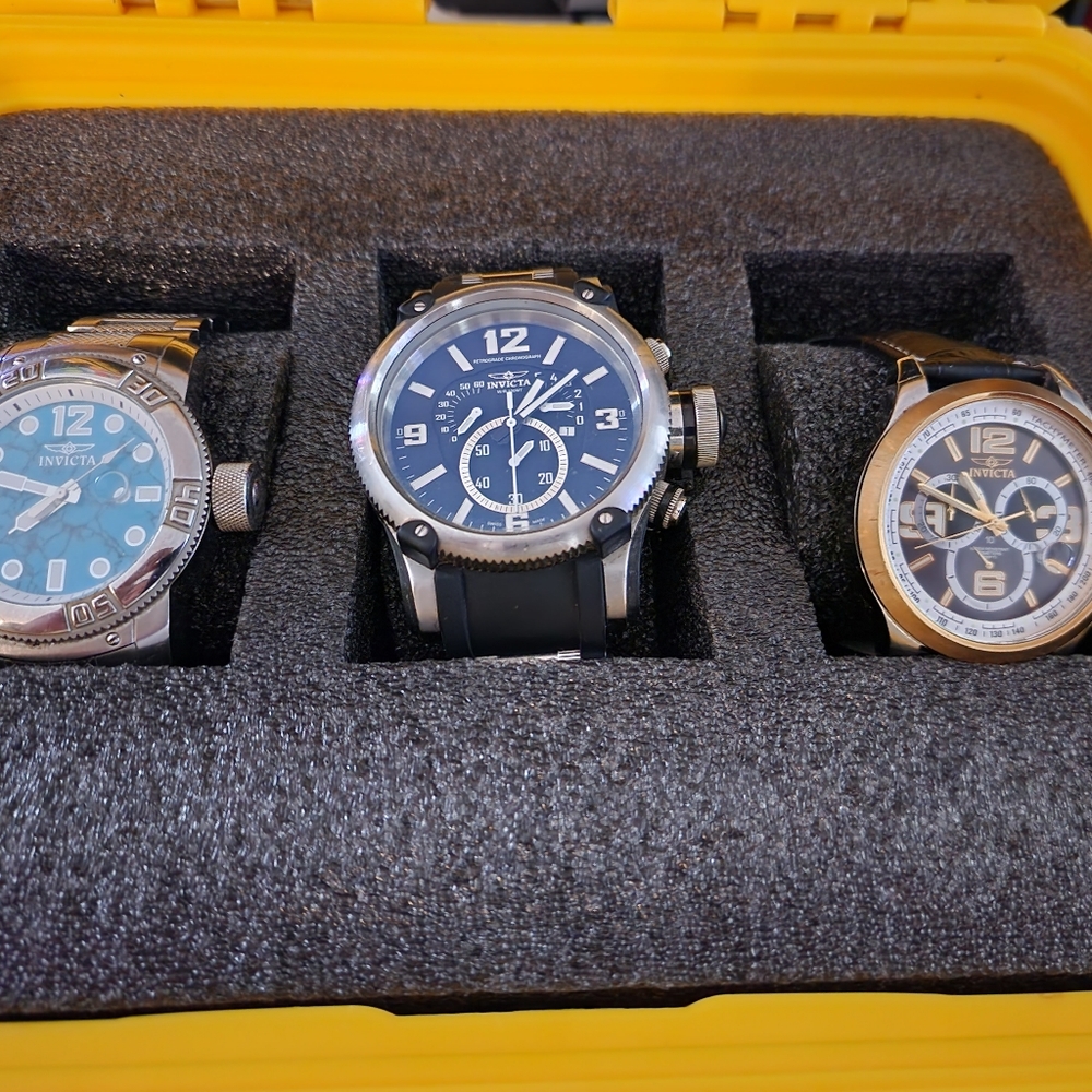 Invicta watch set with 3 slot travel case